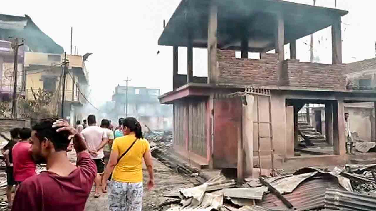 Manipur |  జాతుల మధ్య ఘర్షణలతో అట్టుడుకుతున్న మణిపూర్‌.. నెలన్నర దాటినా మౌనం వీడని ప్రధాని మోదీ