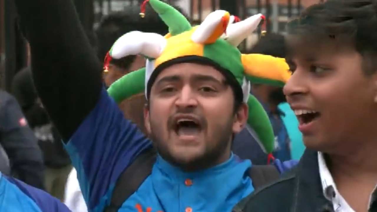 Team India fans | ఓవల్ స్టేడియం ఆవరణలో భారత క్రికెట్‌ అభిమానుల హంగామా.. జీతేగా జీతేగా, ఇండియా జీతేగా అంటూ నినాదాలు.. వీడియో