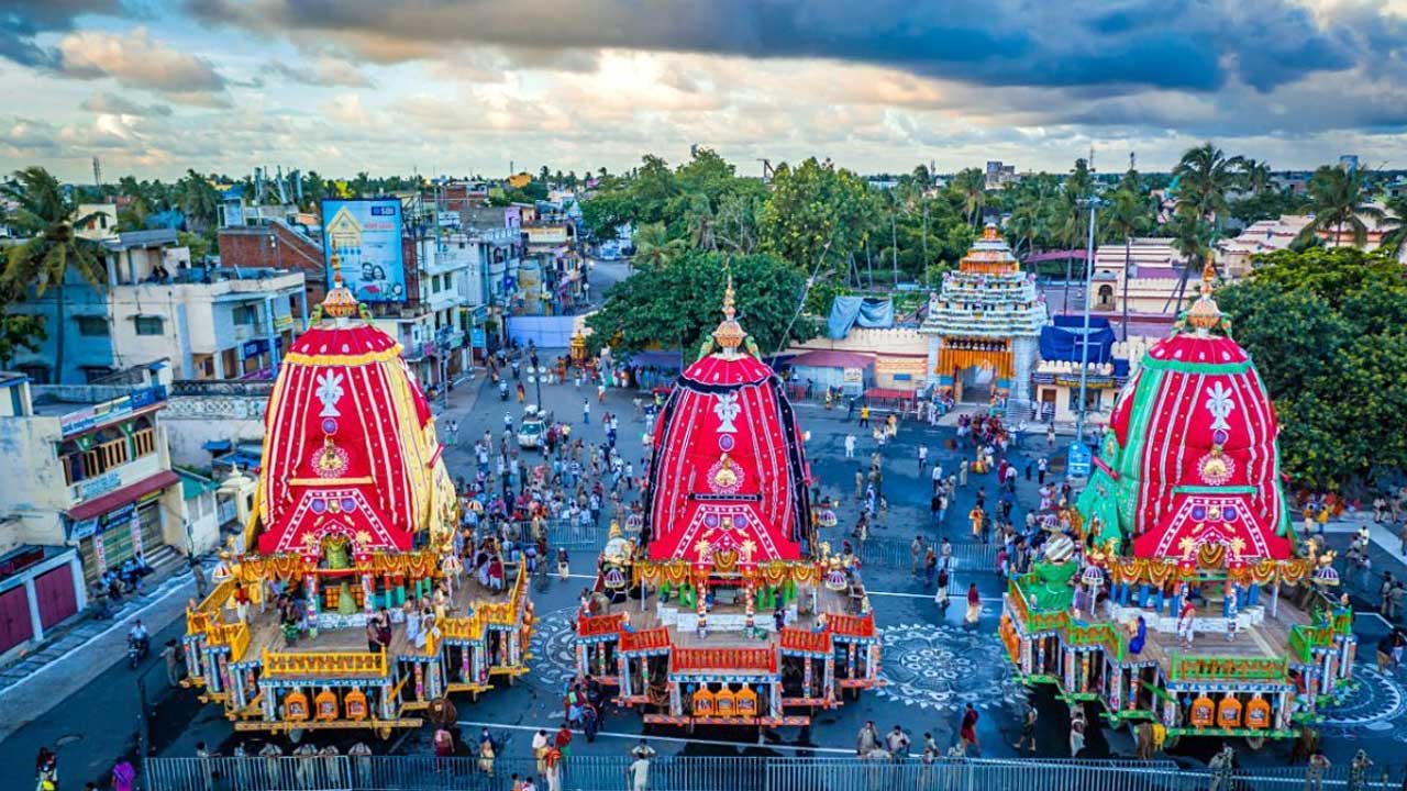 Jagannath Rath Yatra | మరికాసేపట్లో జగన్నాథుని రథయాత్ర ప్రారంభం.. భక్తులతో కళకళలాడుతున్న ఆలయాలు.. Videos