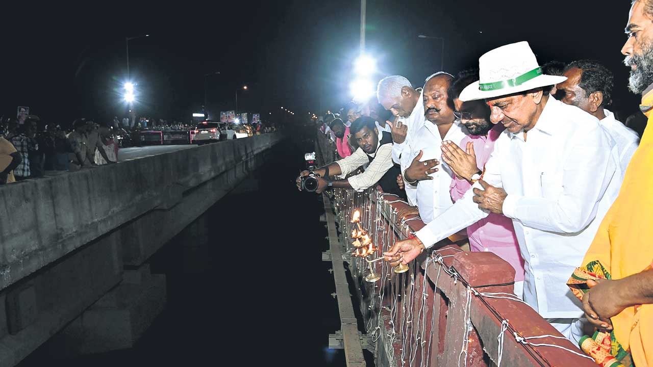 Mallanna Sagar |  మల్లన్నసాగర్‌.. మహదానందం.. గోదావరమ్మను చూసి ఉప్పొంగిన కేసీఆర్‌