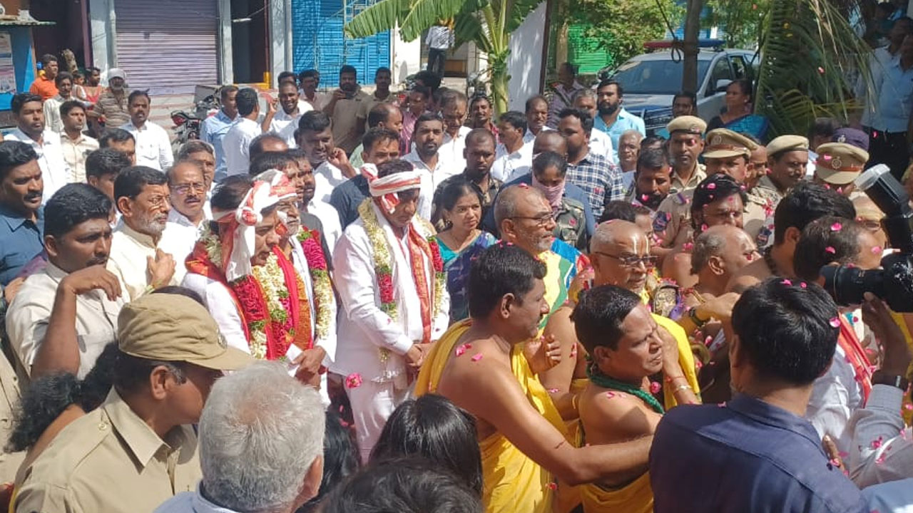 Minister KTR | సిరిసిల్లలో పర్యటిస్తున్న మంత్రి కేటీఆర్‌.. శ్రీలక్ష్మీ వేంకటేశ్వర స్వామి ఆలయ పునఃనిర్మాణానికి శంకుస్థాపన