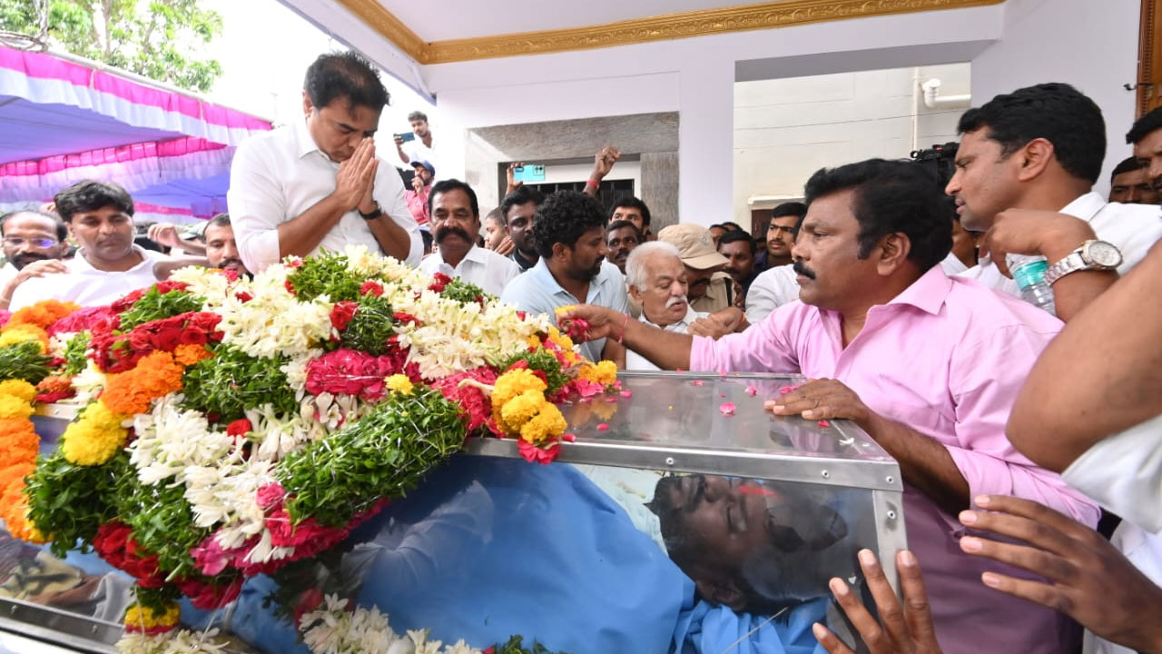 Minister KTR | సాయిచంద్‌ భౌతికకాయానికి నివాళులర్పించిన మంత్రి కేటీఆర్‌