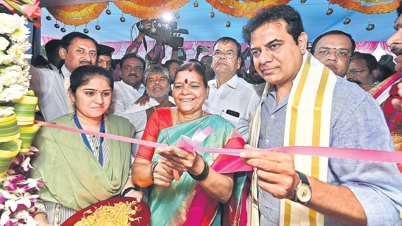Minister KTR |  ప్రతి మున్సిపాలిటీలో స్వచ్ఛ బడి.. పిల్లలకు చిన్ననాటి నుంచే స్వచ్ఛతపై అవగాహన: మంత్రి కేటీఆర్‌
