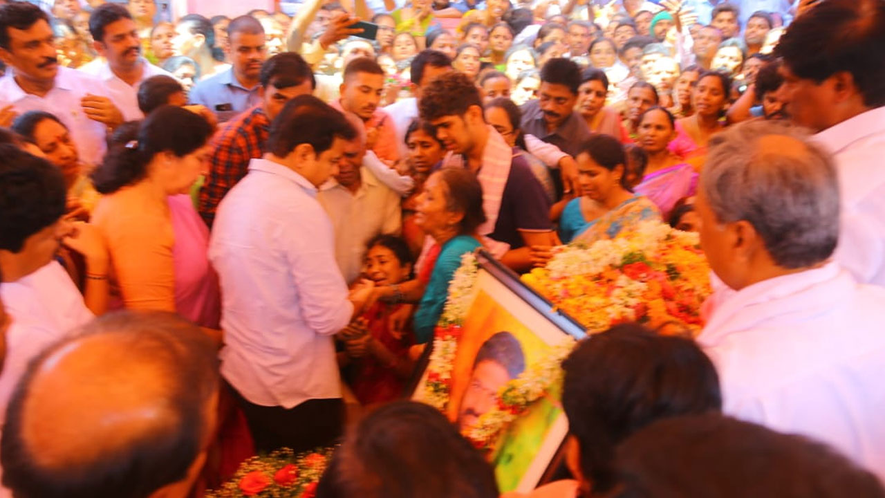 Minister KTR | కుసుమ జగదీశ్‌కు నివాళులర్పించిన మంత్రి కేటీఆర్‌..