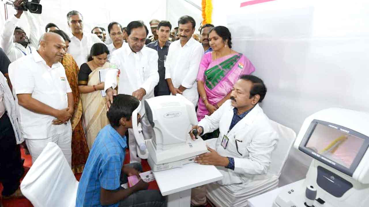 చీకటి బతుకులోకి వెలుగు.. కంటివెలుగు..!!