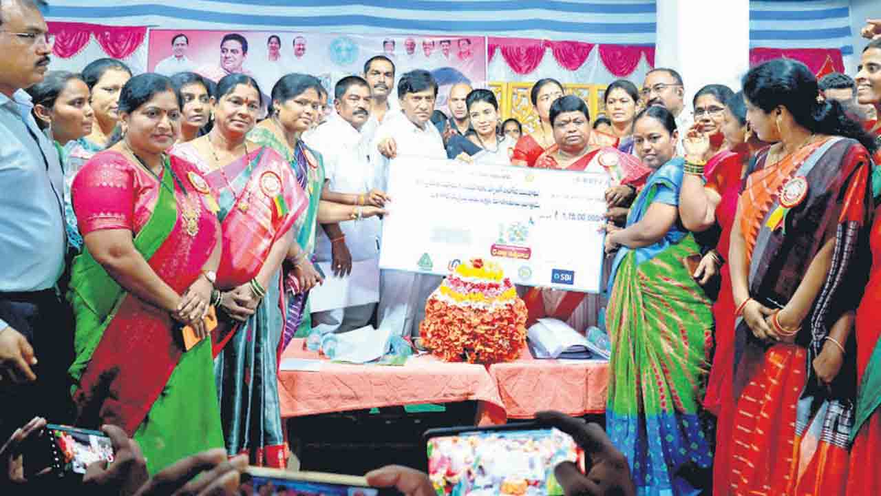 ఆడబిడ్డల సంబురం