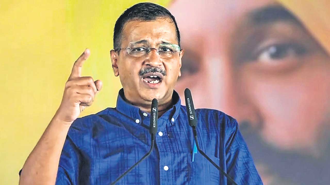 ‘నిరక్షరాస్య మోదీ సర్కార్‌’: కేజ్రీవాల్‌