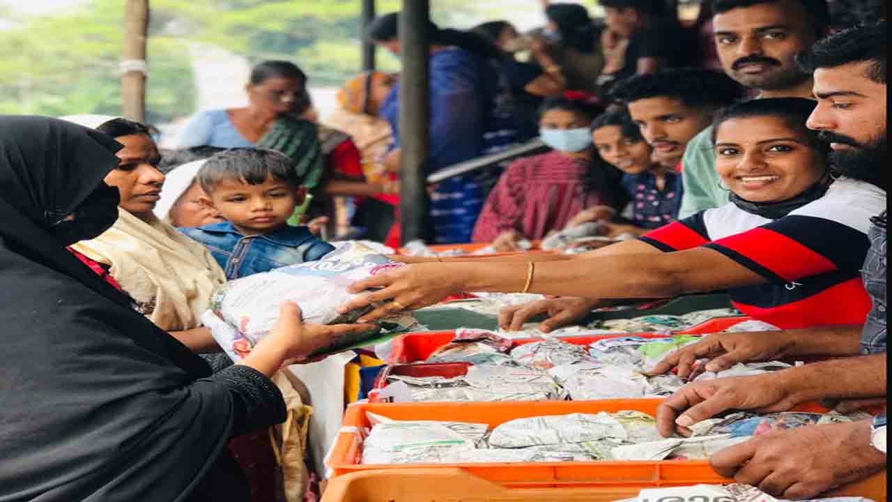 Untold Kerala Story | ఎవరికీ తెలియని కేరళ స్టోరీ.. ఆరేళ్లుగా ఇతరుల కోసం ఆహారం వండి ఇస్తున్న వేలాది మహిళలు