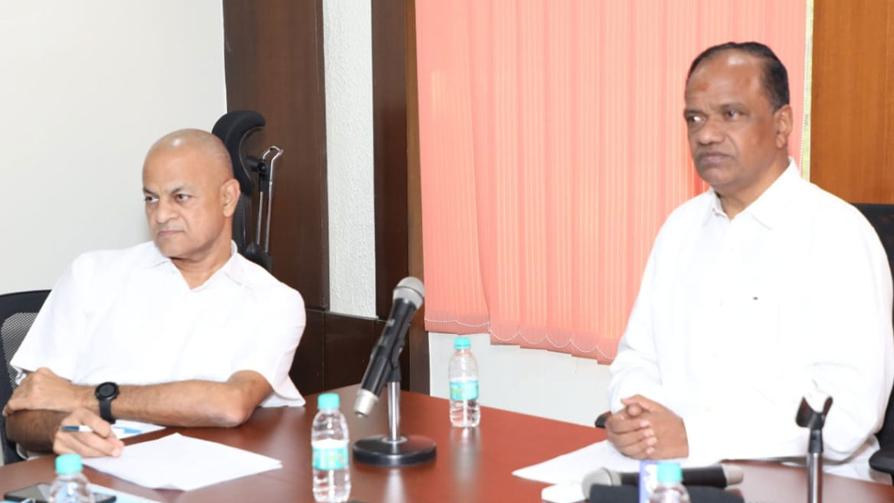 రూ.704 కోట్లతో పోలీసు కార్యాలయాలు  : పోలీస్‌ హౌసింగ్‌ కార్పొరేషన్‌ చైర్మన్‌ కోలేటి