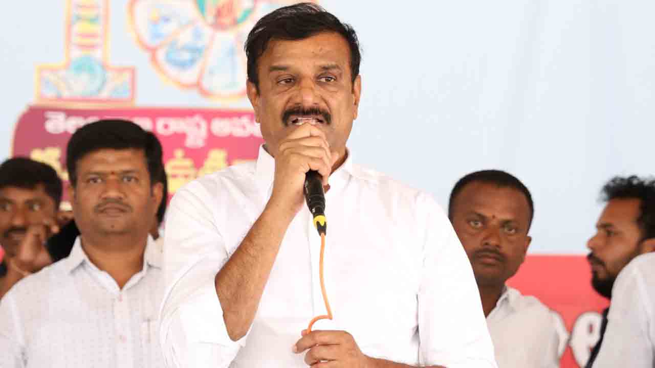 ఐటీ దాడులు.. రాజకీయ కక్షసాధింపే