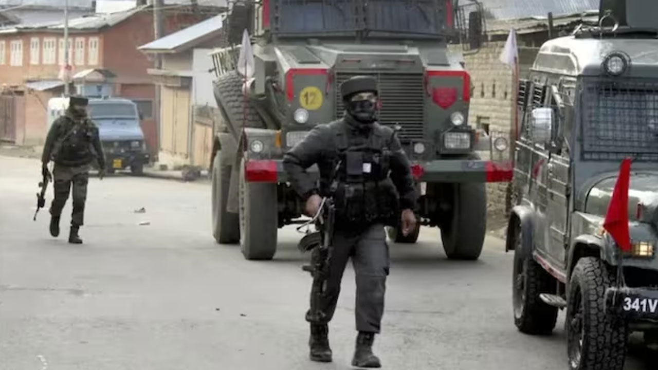 Poonch | పూంచ్‌ సెక్టార్‌లో అక్రమ చొరబాటుకు ముగ్గురు ఉగ్రవాదుల యత్నం.. కాల్పుల్లో గాయపడిన భారత జవాన్‌