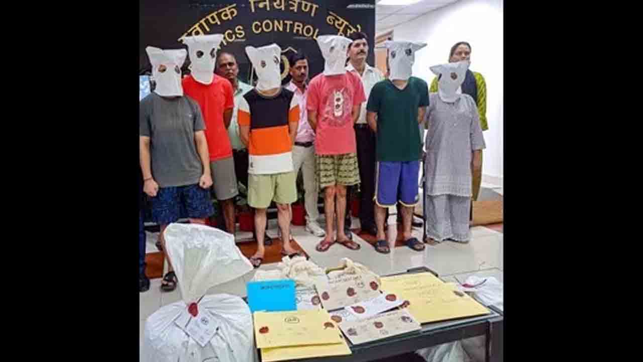 15 వేల ఎల్‌ఎస్డీ బ్లాట్స్‌ స్వాధీనం