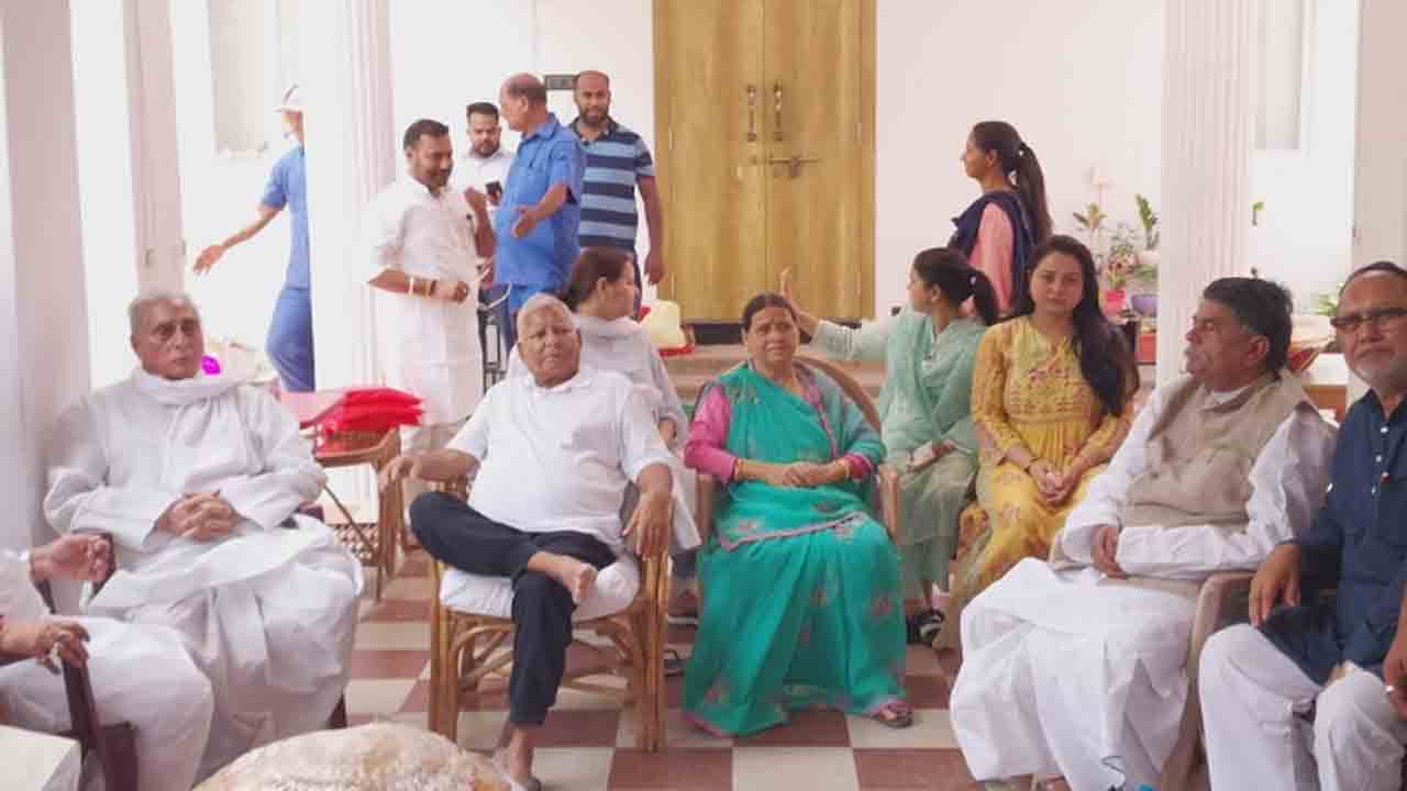 Lalu Prasad Yadav | 76 కిలోల లడ్డూతో.. 76వ పుట్టిన రోజు జరుపుకున్న లాలూ ప్రసాద్‌ యాదవ్‌