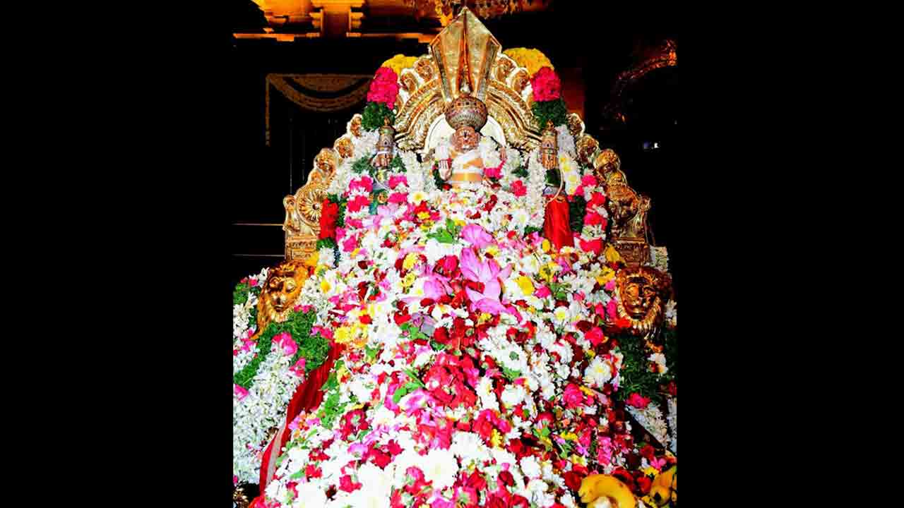 యాదగిరిగుట్టలో తొలి ఏకాదశి సందడి