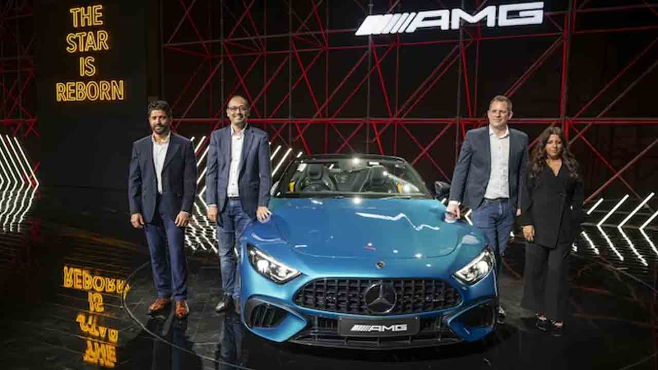 Mercedes-AMG SL 55 Roadster | మార్కెట్లోకి మెర్సిడెజ్ ఎఎంజీ ఎస్ఎల్55 రోడ్‌స్టర్.. 3.9 సెకన్లలో 100 కి.మీ స్పీడ్