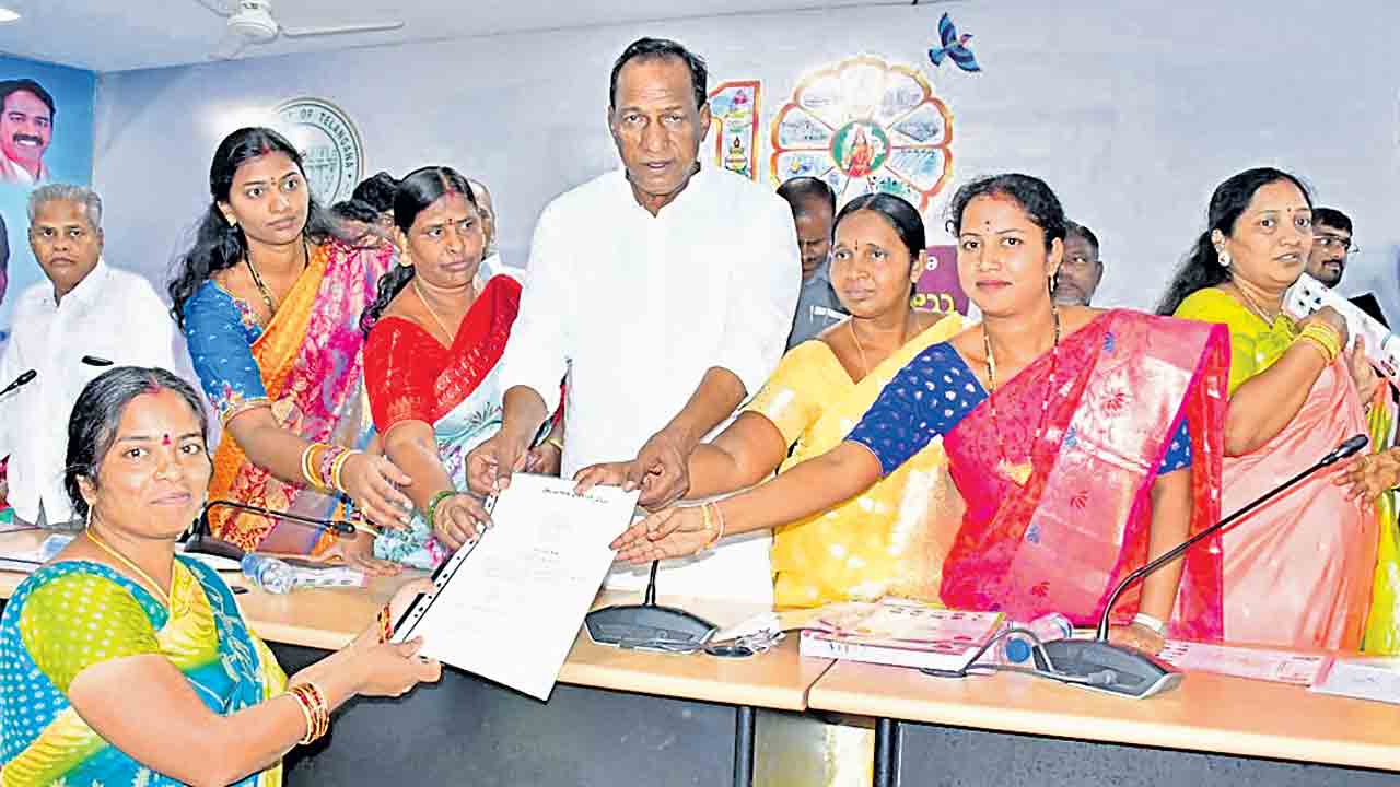 వెల్లివిరిసిన సంక్షేమం.. అంబరాన్నంటిన సంక్షేమ సంబురాలు