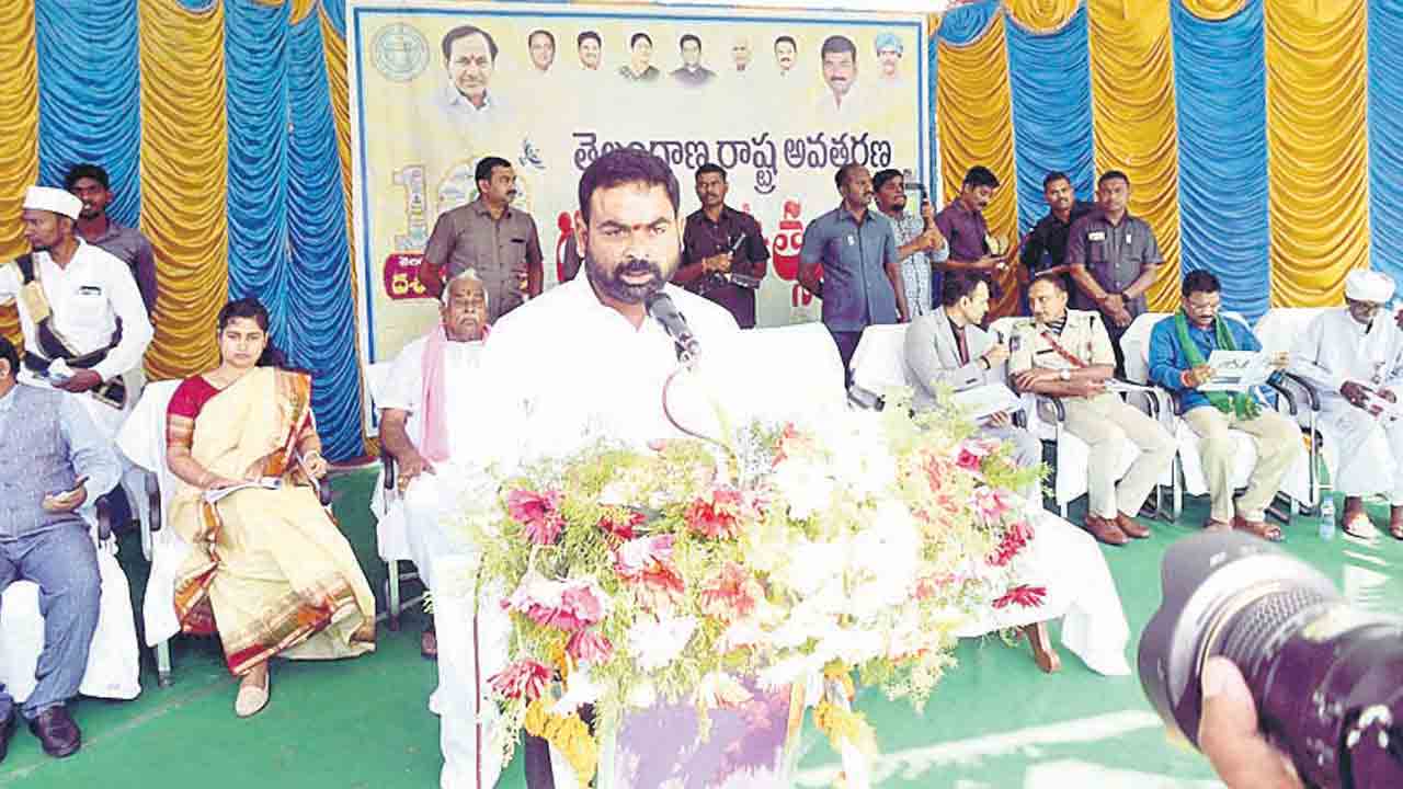 అభివృద్ధిలో దేశానికే ఆదర్శం