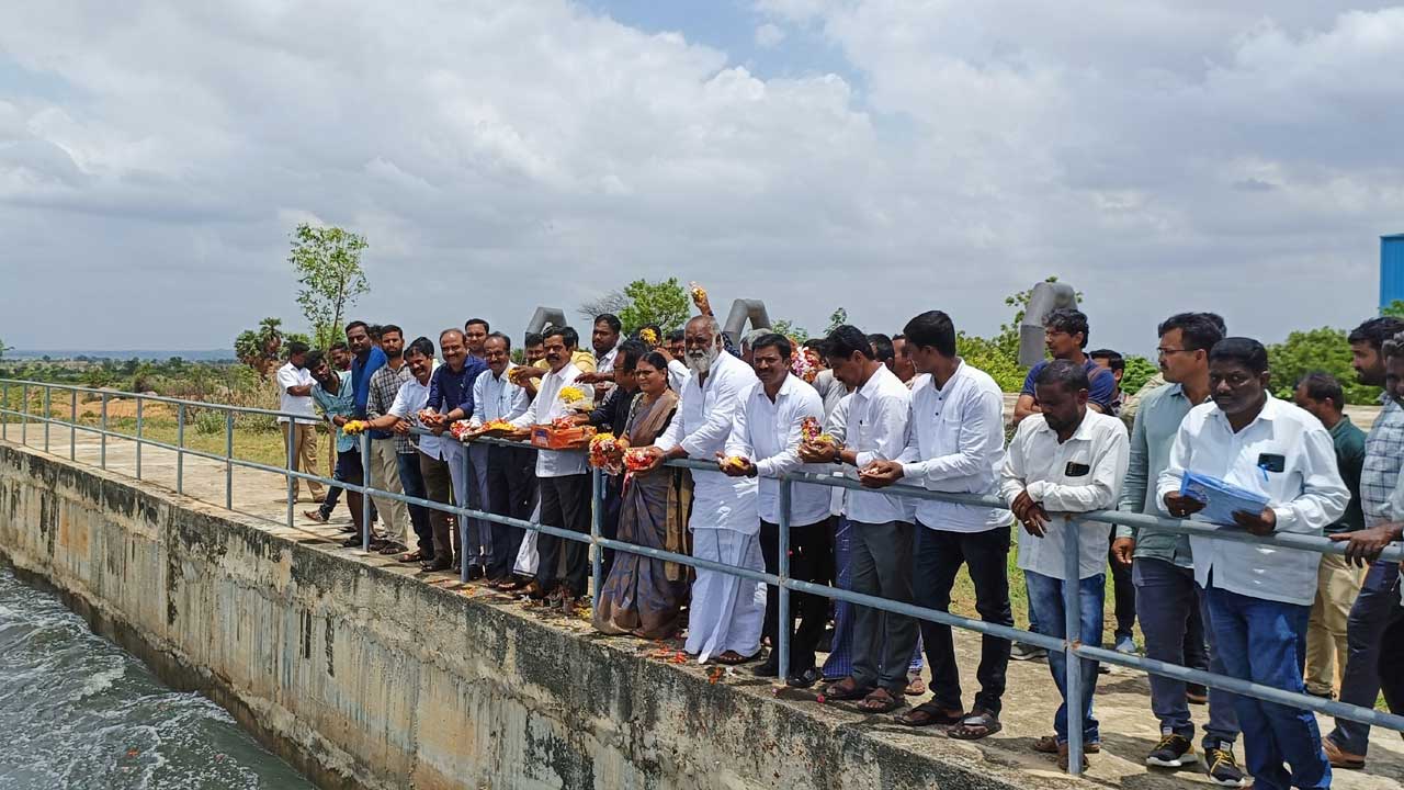 ప్రతి ఎకరాకూ సాగునీరు