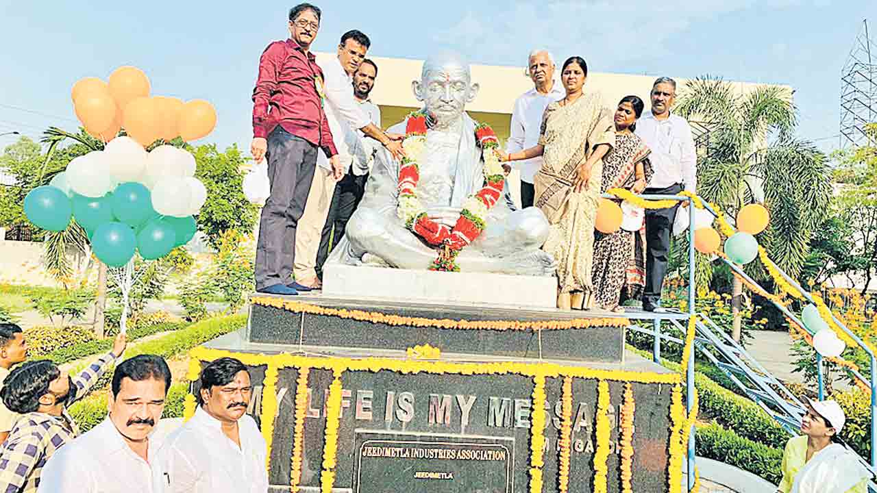 ప్రపంచం చూపు తెలంగాణ వైపు