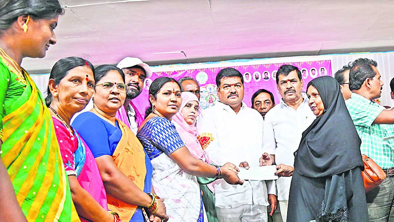 సకల జనులకు చేయూత