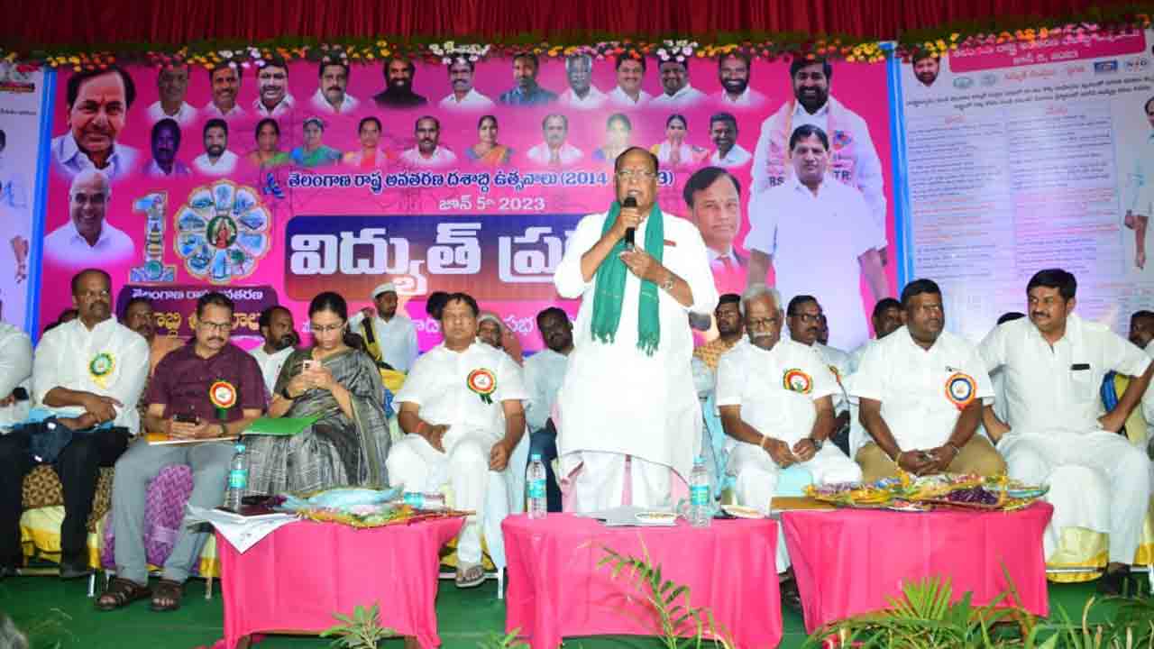 ఒక్క తెలంగాణలోనే రైతులకు ఉచిత కరంట్‌