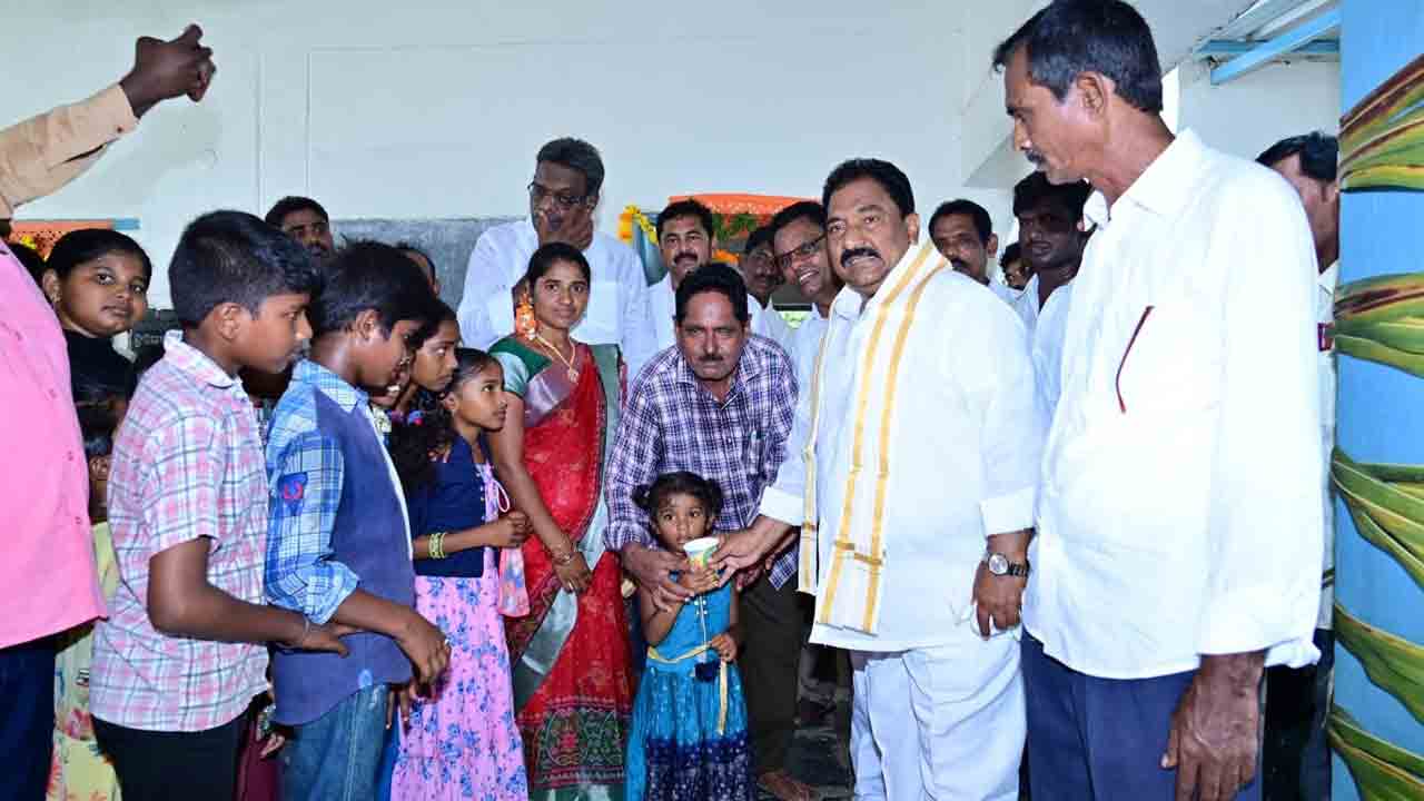 విద్యార్థులు ఉన్నత స్థాయికి ఎదగాలి