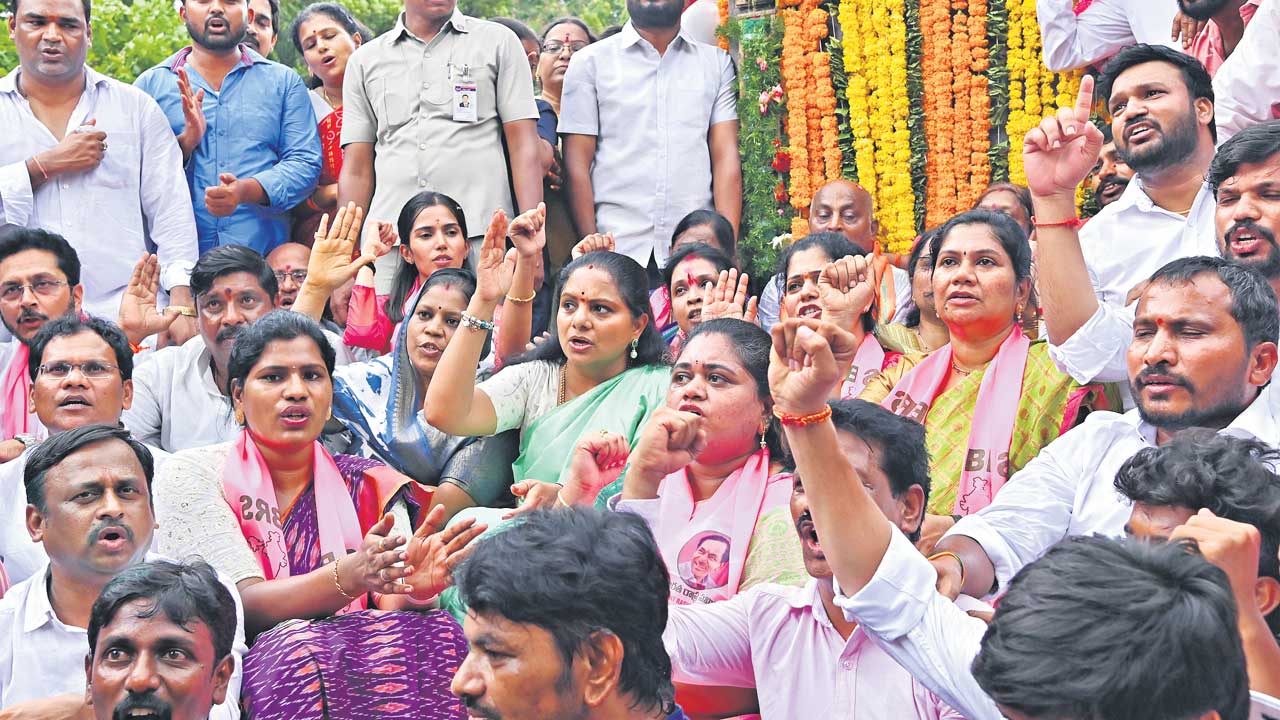 అమరుల ఆశయాలను సాధించే వరకు విశ్రమించం
