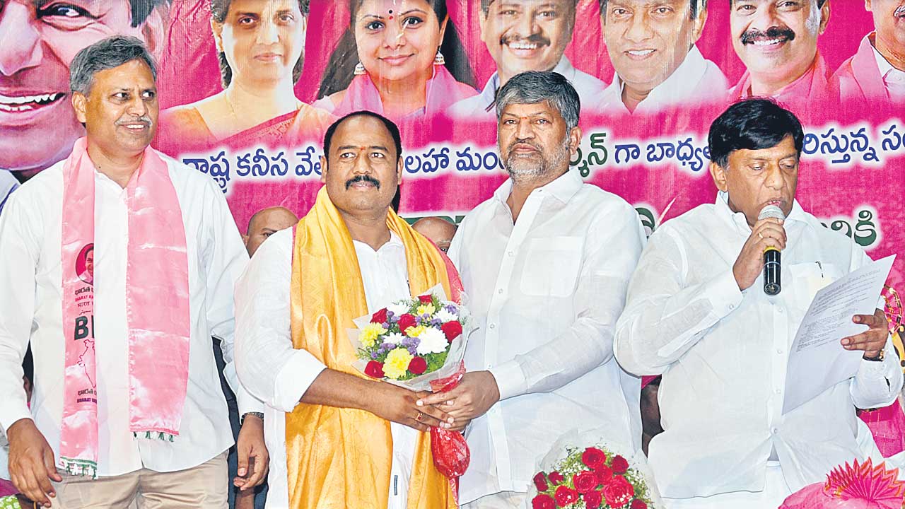 కార్మికులకు కనీస వేతనాలు ఇక్కడే