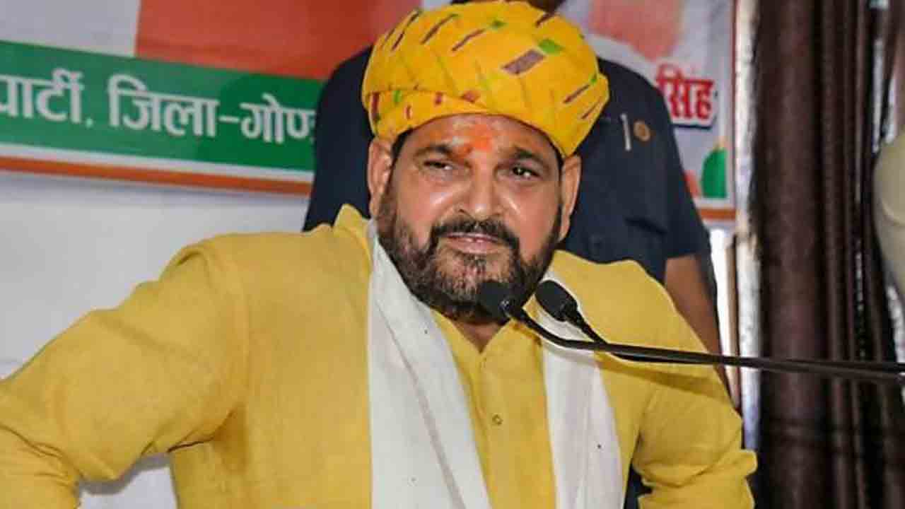 Brij Bhushan: దేశం విడిచి వెళ్లొద్దు.. బ్రిజ్ భూష‌ణ్‌కు బెయిల్ మంజూరీ