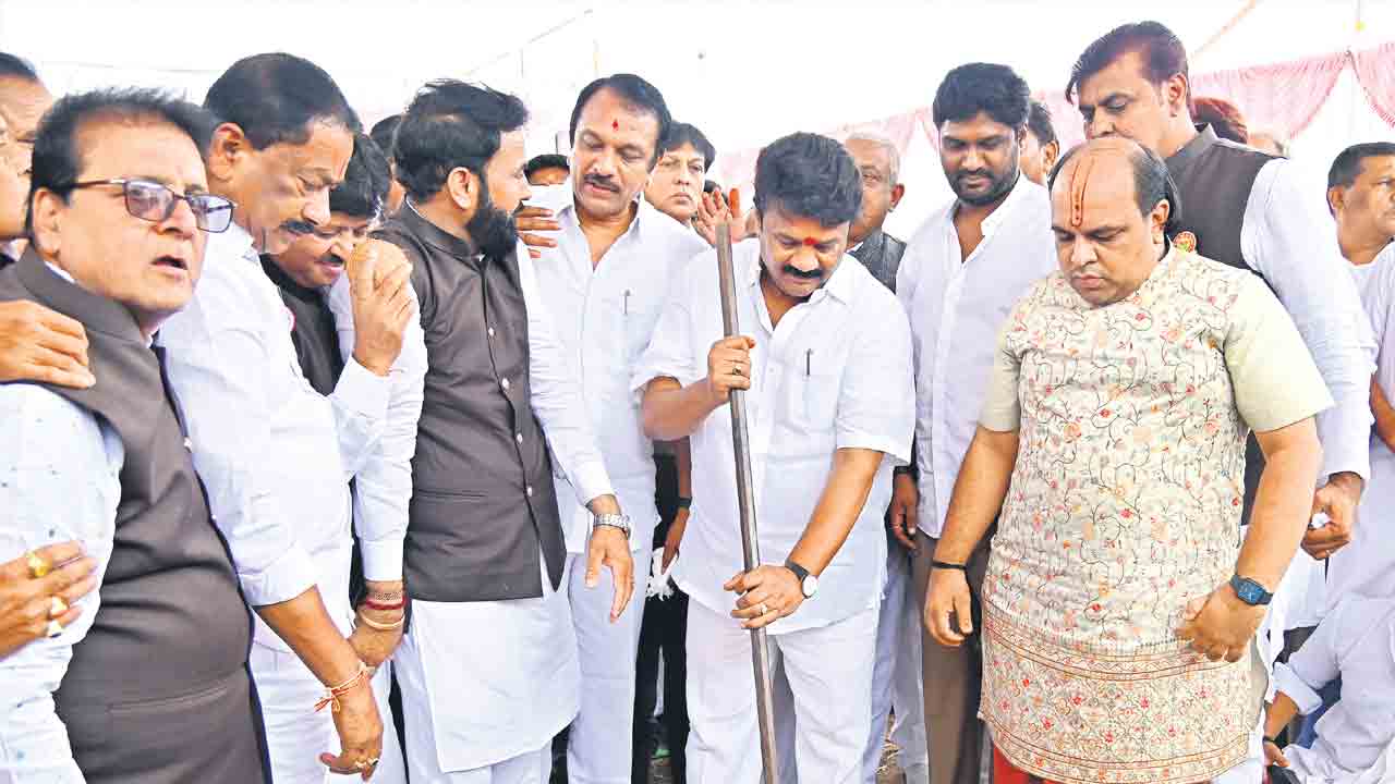 ముఖ్యమంత్రి కేసీఆర్‌ కంటే గొప్ప హిందువు లేరు