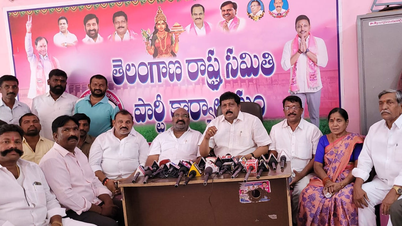 MP Badugula Lingaiah Yadav | భట్టి మోకాళ్లతో నడిచినా ప్రజలు నమ్మరు.. రేవంత్‌వి బ్లాక్‌మెయిల్‌ రాజకీయాలు : ఎంపీ బడుగుల