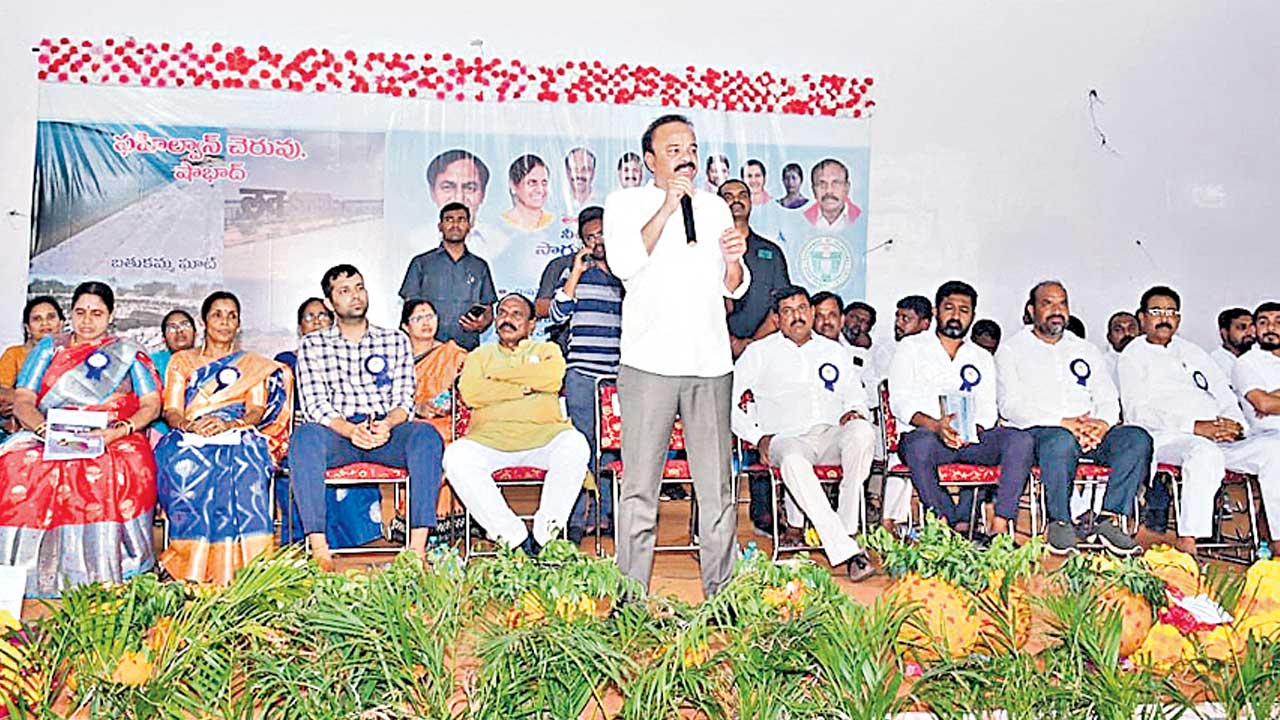 నాడు వెలవెల.. నేడు కళ కళ