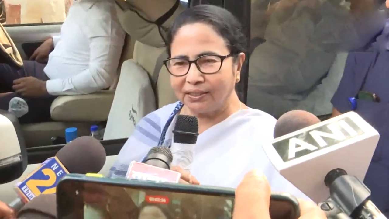 Mamata Banerjee | బీజేపీపై అందరం కలిసి ఒక కుటుంబంలా పోరాడుతాం: మమతాబెనర్జి