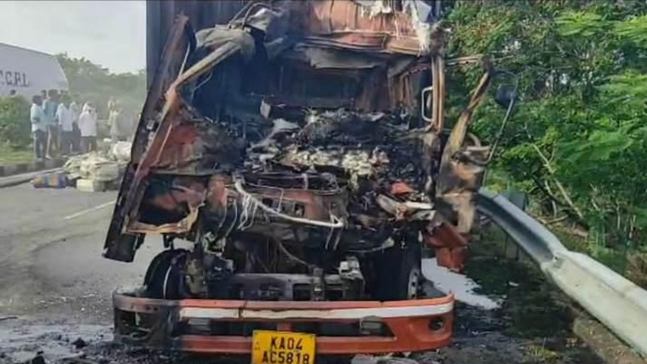 Medak | నార్సింగ్‌ వద్ద రెండు కంటైనర్ లారీలు ఢీ.. ఇద్దరు సజీవ దహనం