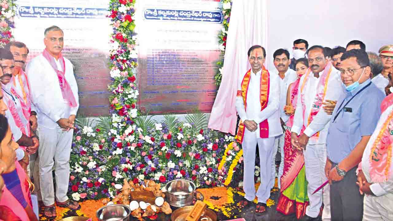 నాడు సాగునీటి గోస.. నేడు జల సవ్వడులు