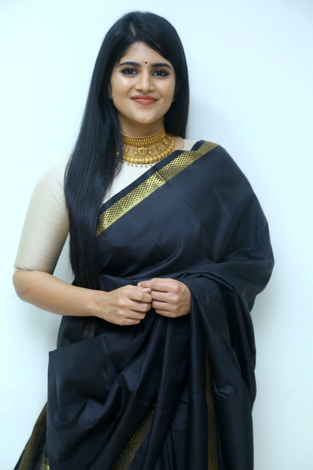 ఆయన తన కొడుకు శివలాగే నన్నూ చూసుకుంటారు. ట్రైలర్‌ బాగుంది. లవ్‌, యాక్షన్‌ తరహా చిత్రాలను ఇష్టపడుతుంటాను.