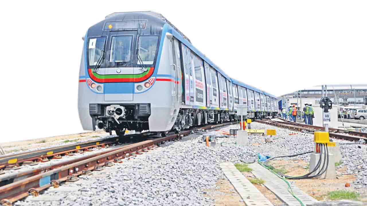 మన మెట్రోరైల్‌ మెరుపు వేగం