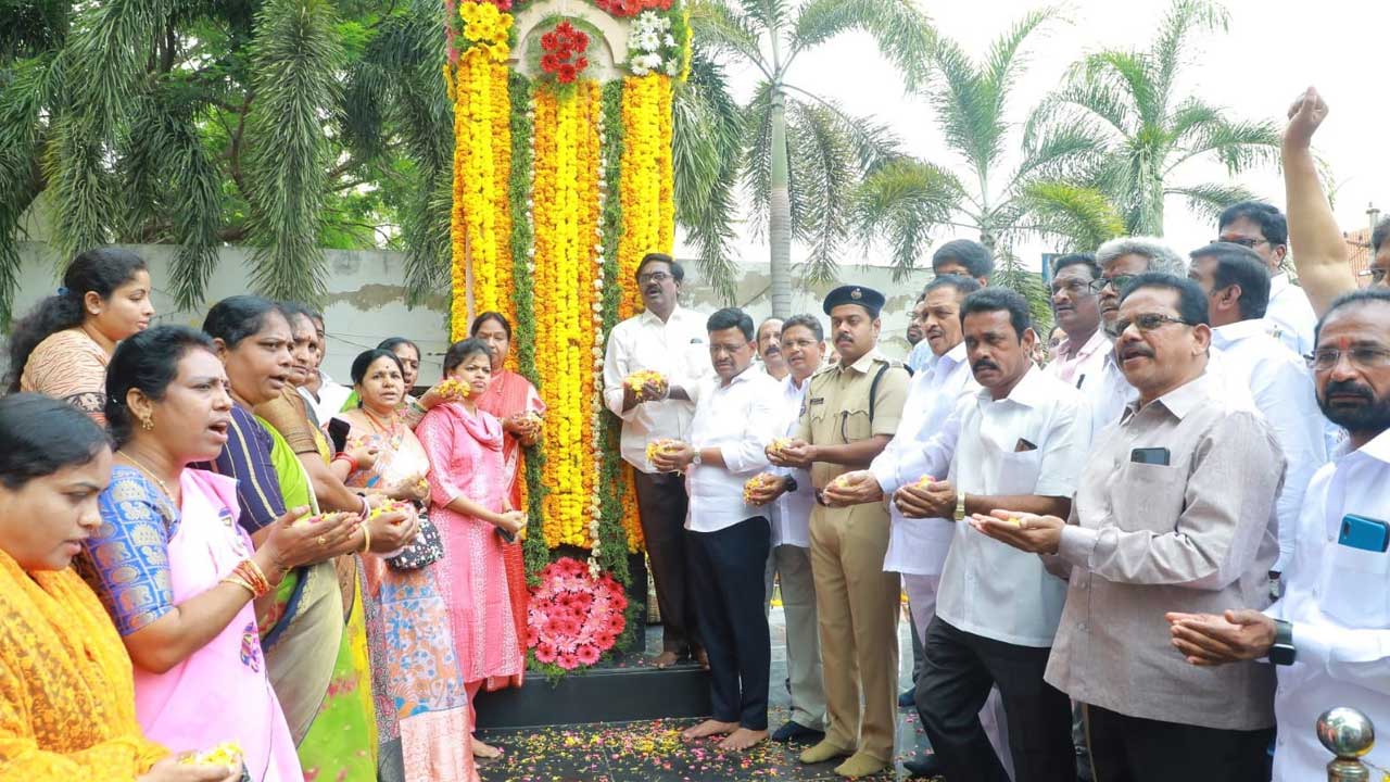 అమరుల యాదిలో  ప్రతి మది