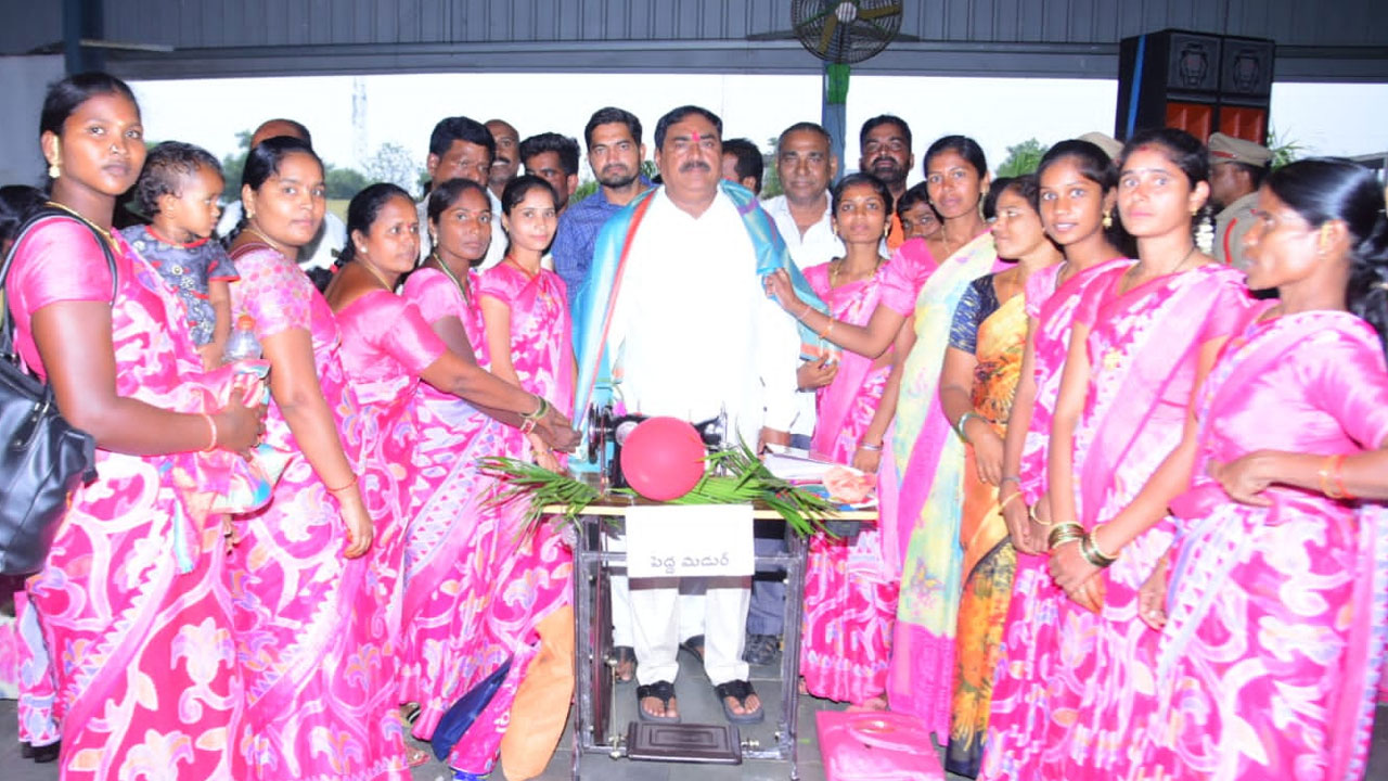 Minister Dayakar Rao | మహిళలకు మెగా టెక్స్‌టైల్‌లో ఉద్యోగాలు : మంత్రి ఎర్రబెల్లి