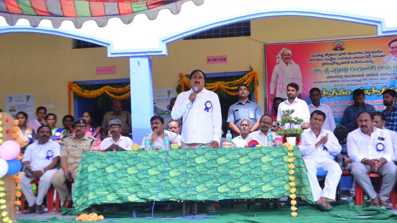 Telangana Decade Celebrations | తెలంగాణ దశాబ్ది వేడుకల్లో భాగంగా జనగామలో విద్యాదినోత్సవంలో మంత్రి ఎర్రబెల్లి