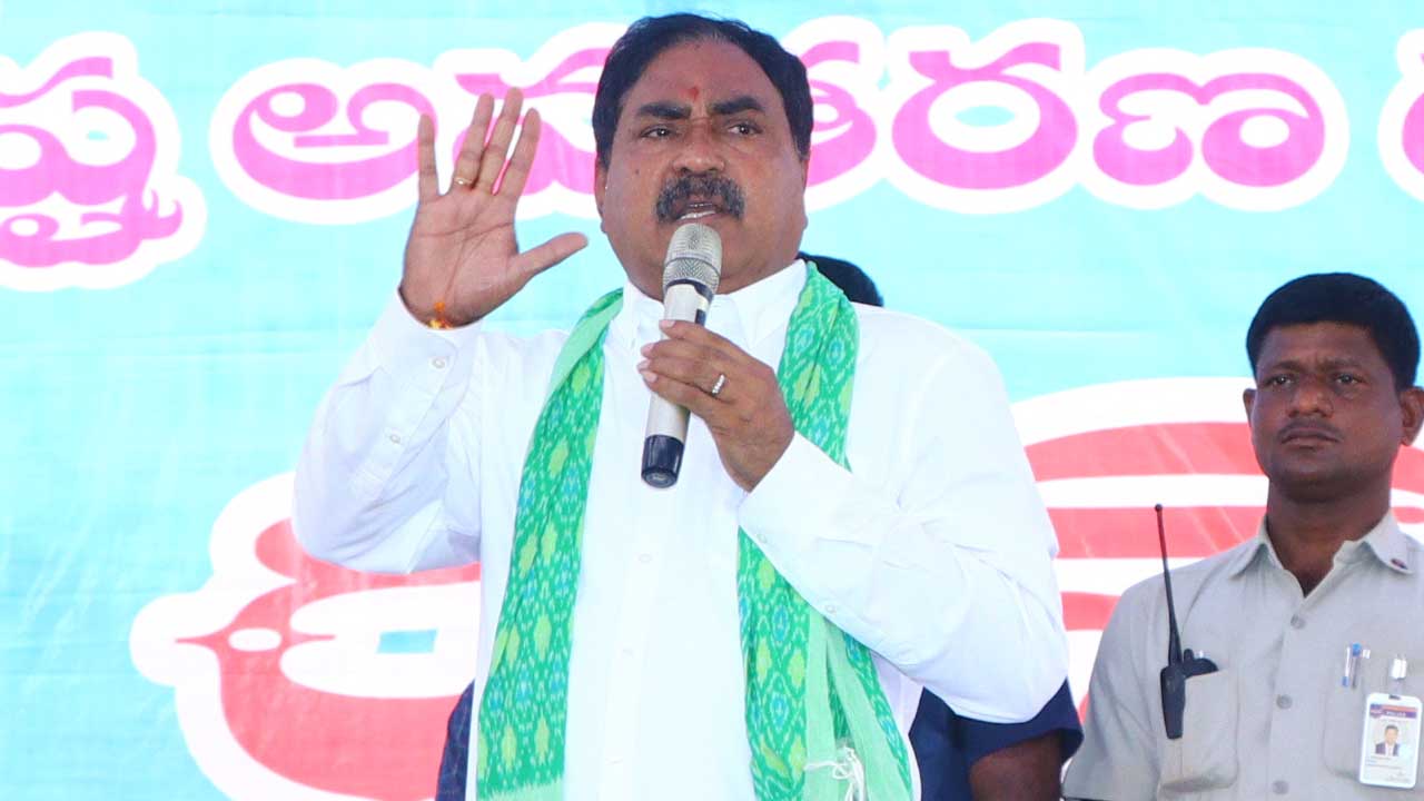 నీటి కష్టాలు తీర్చిన మహనీయుడు కేసీఆర్‌