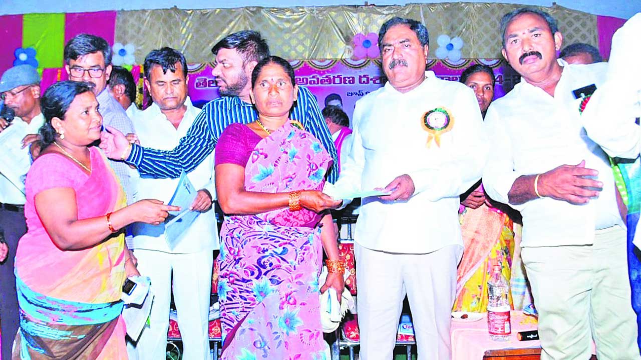 సబ్బండ వర్గాల సంబురం