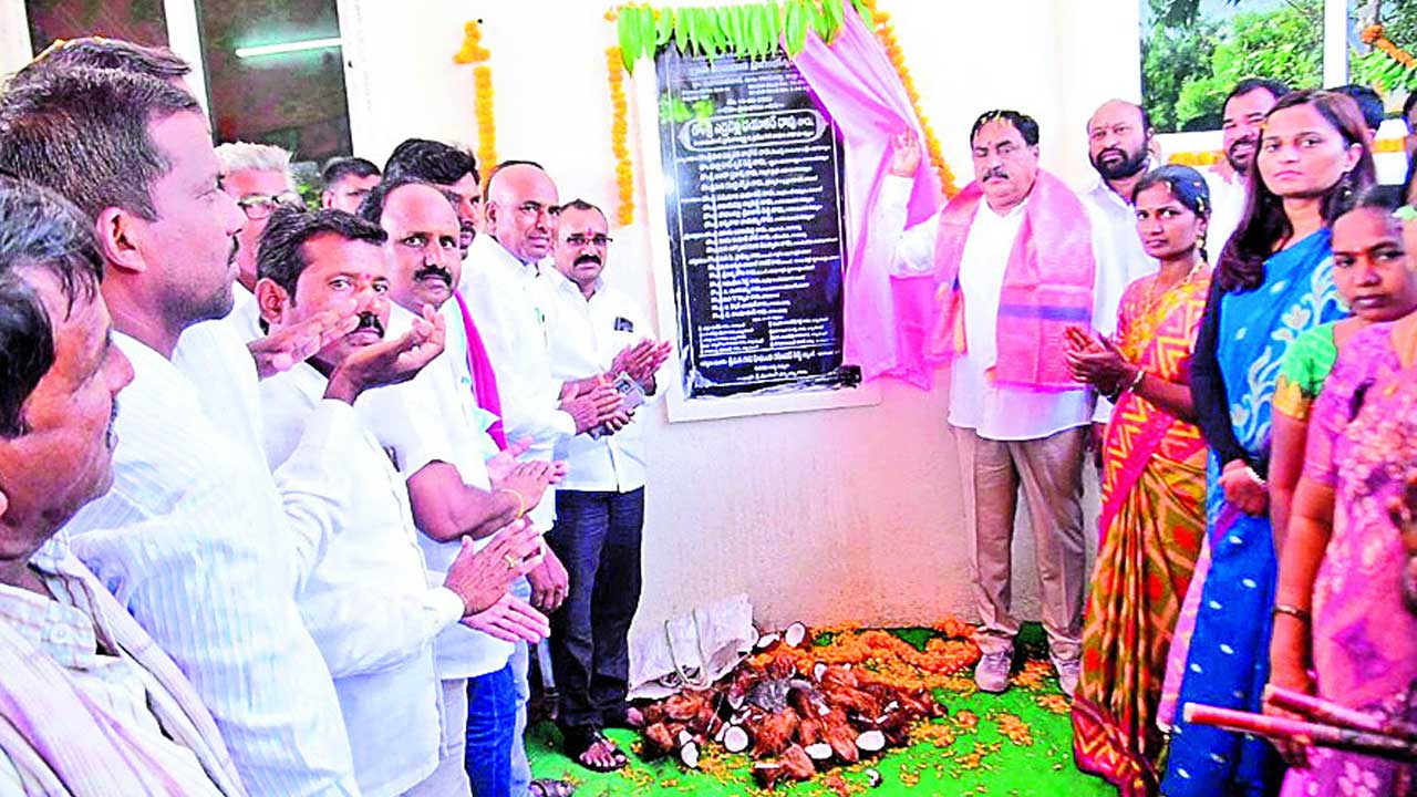 పట్నాలకు దీటుగా పల్లెలు