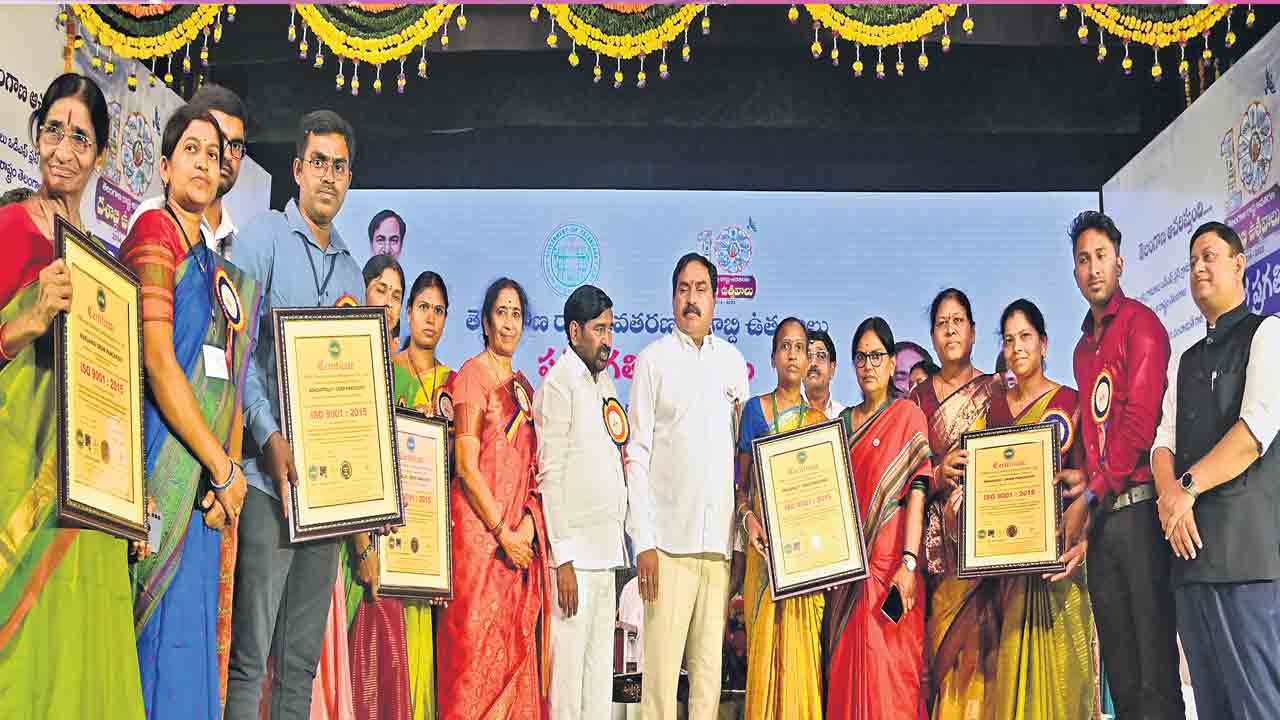 Palle Pragati |  సఫాయన్నా.. మీకు సలామన్నా.. వైభవంగా పల్లె ప్రగతి దినోత్సవం