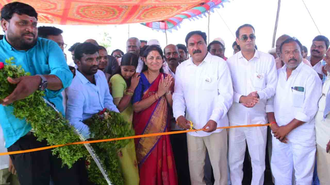 Minister Errabelli | కాంగ్రెస్, బీజేపీ పాలనలో దేశం సర్వనాశనం : మంత్రి ఎర్రబెల్లి