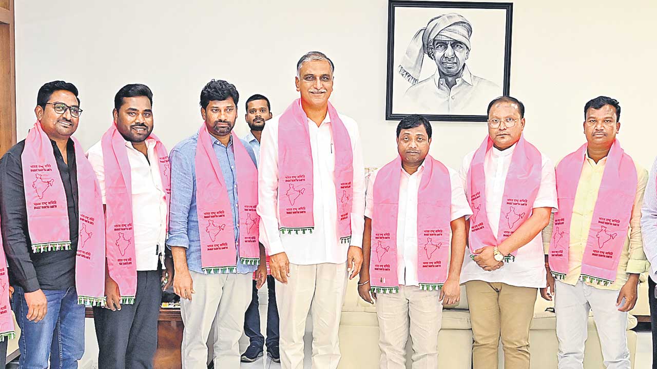 బీఆర్‌ఎస్‌లోకి మహారాష్ట్ర నేతలు