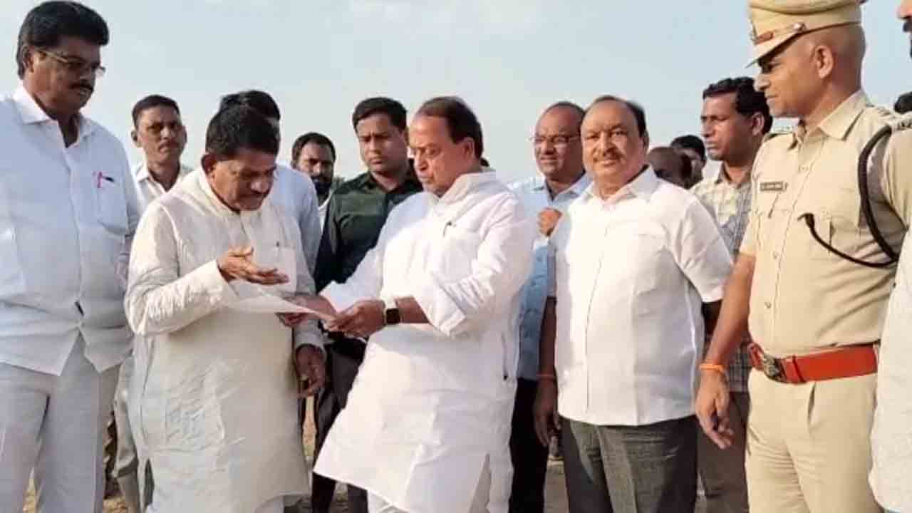 Minister IndraKaran Reddy | సీఎం కేసీఆర్ బ‌హిరంగ స‌భ ఏర్పాట్లను ప‌రిశీలించిన మంత్రి ఇంద్రకరణ్ రెడ్డి