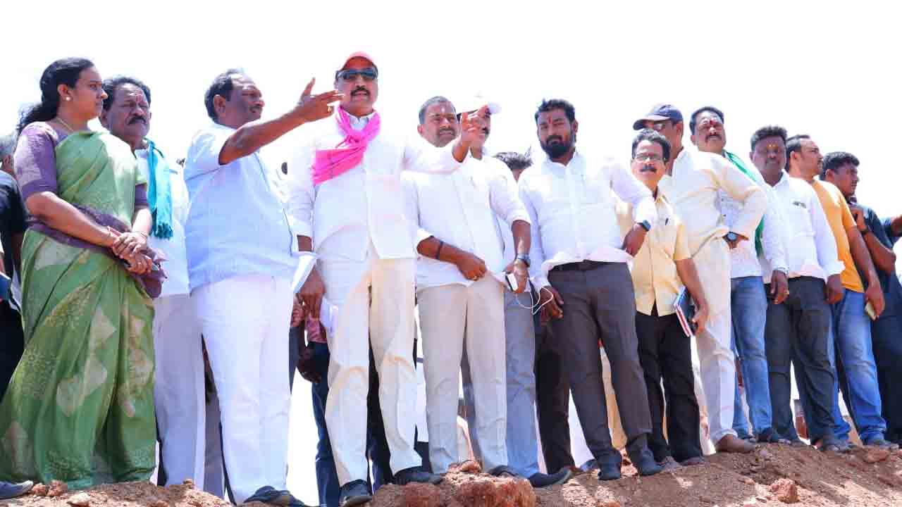 Minister Koppula | కరెంట్‌ ఎందుకివ్వలే..కాలువలు ఎందుకు తవ్వలే : కాంగ్రెస్‌ నాయకులకు మంత్రి కొప్పుల సూటి ప్రశ్న