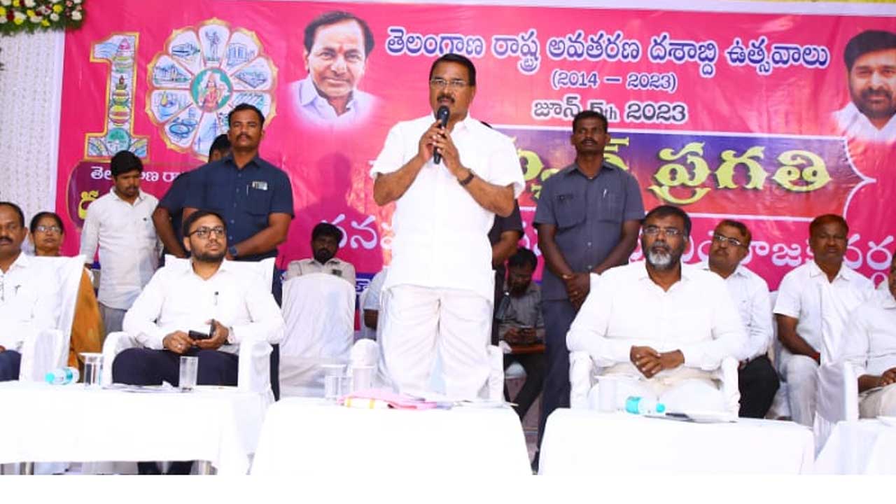 నాడు చీకట్లు నేడు నిరంతర వెలుగులు