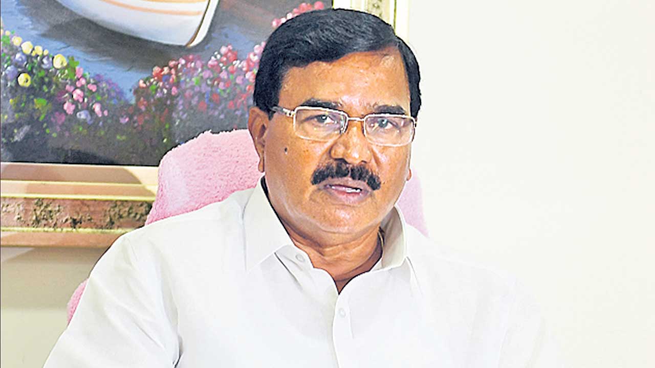 Minister Niranjan Reddy |  రుణాలివ్వడమూ సాయమేనా.. కేంద్ర మంత్రి కిషన్‌రెడ్డిపై మంత్రి నిరంజన్‌రెడ్డి ఫైర్‌